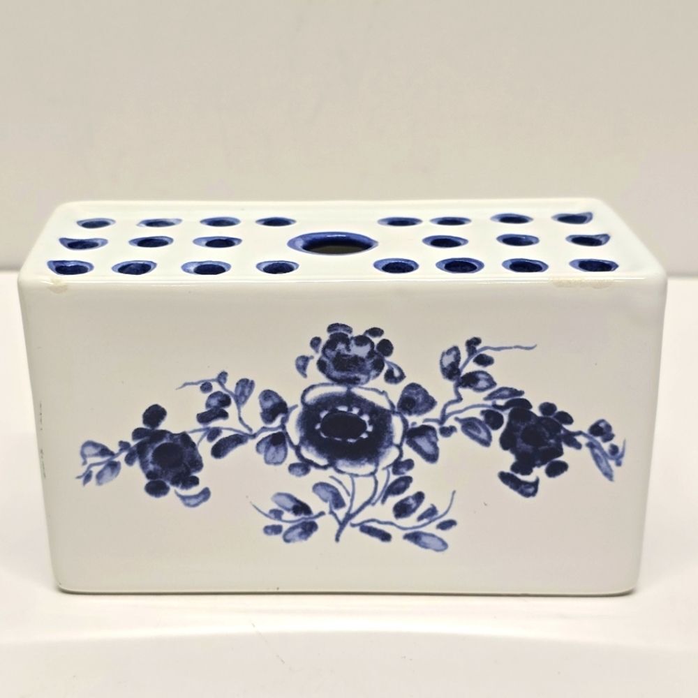 Vintage MMA-AMB Metro Museum of Art Repro Delft Blue Flower Frog Vase Portugal